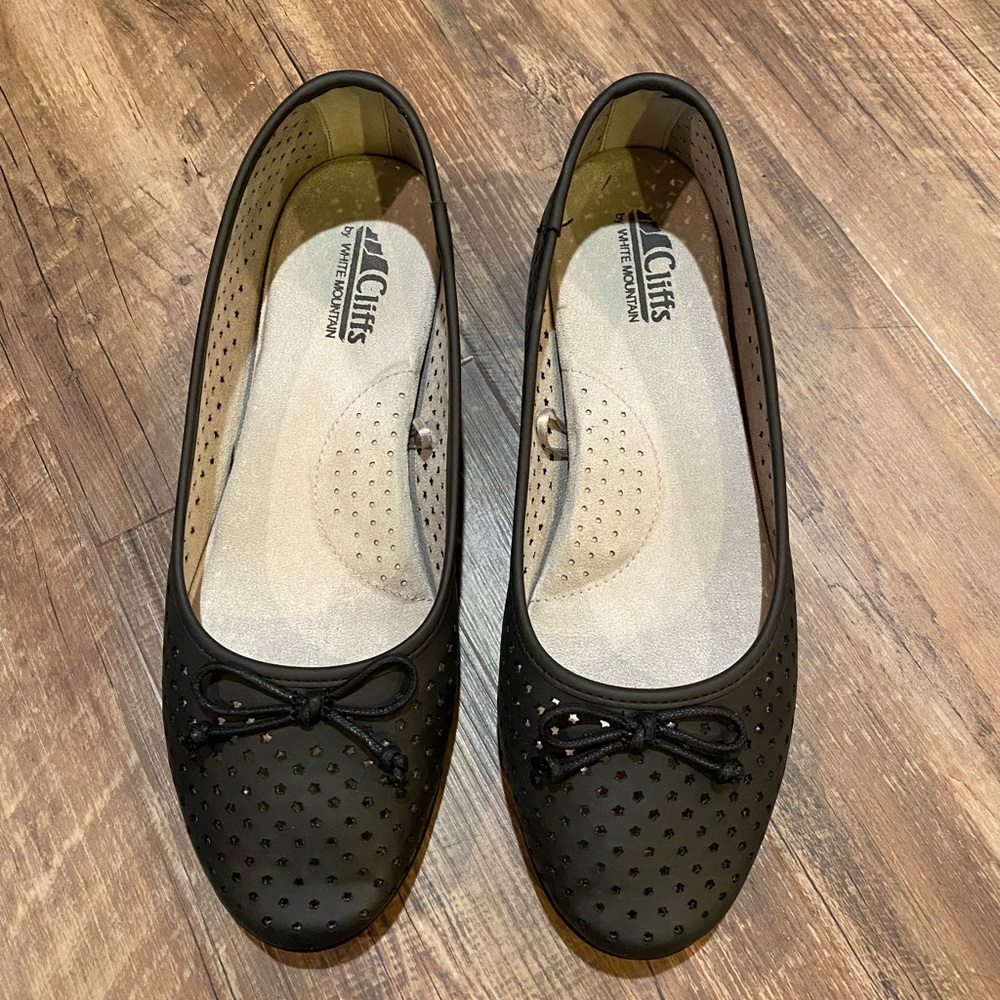 Cliffs by White Mountain slip on Size 9.5